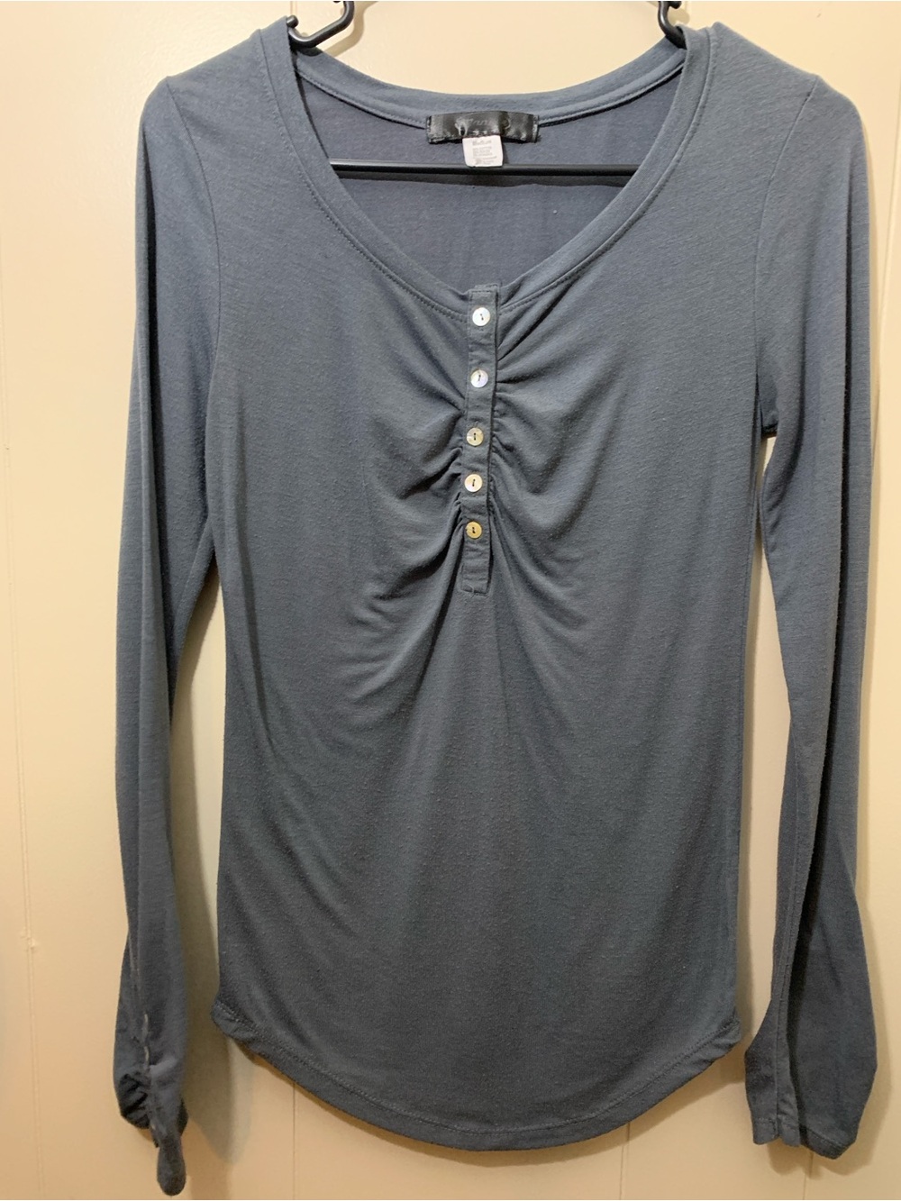 Women’s M Mandee Long Sleeve Henley Top in Slate Blue